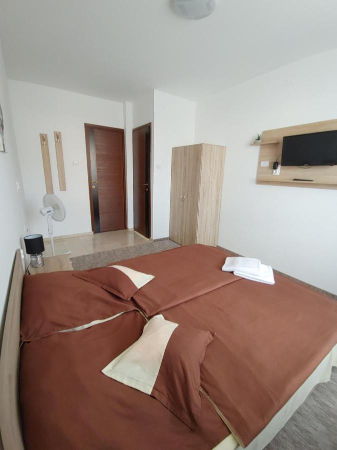 Fiesta Apartman Miskolc Exterior photo